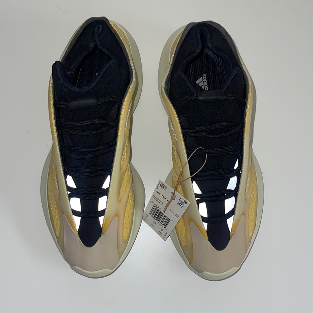 2020 YEEZY 700 V3 ‘SAFFLOWER’ Size 7